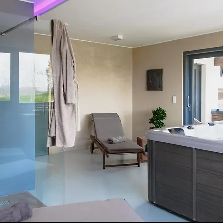 Le Petit Chenu Hébergement de vacances *